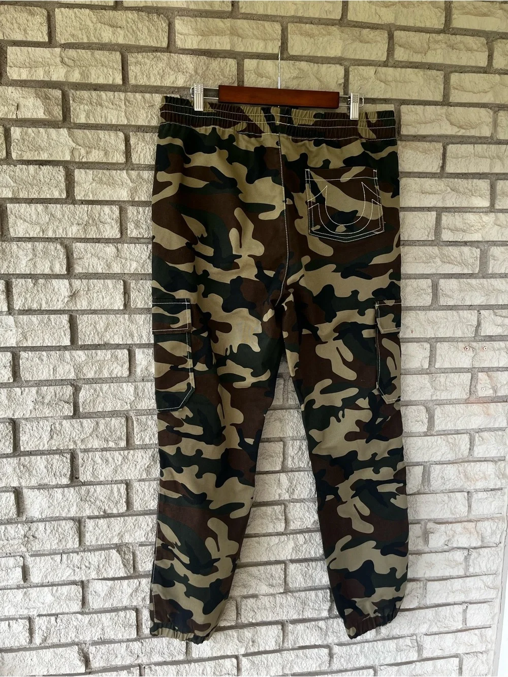 Men’s True Religion Camo Cargo Drawstring Joggers Size Medium